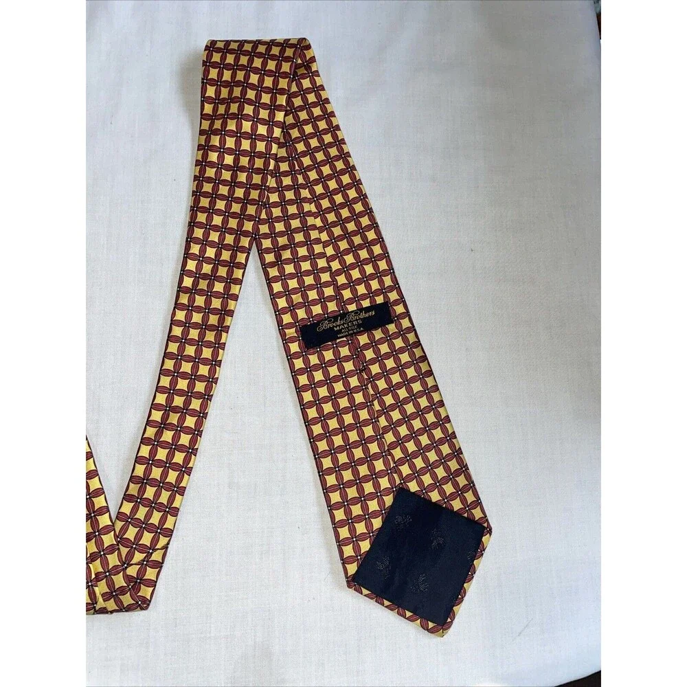 Brooks Brothers Makers Men’s Dress Tie Size 56” Yellow Geometric Business Formal
